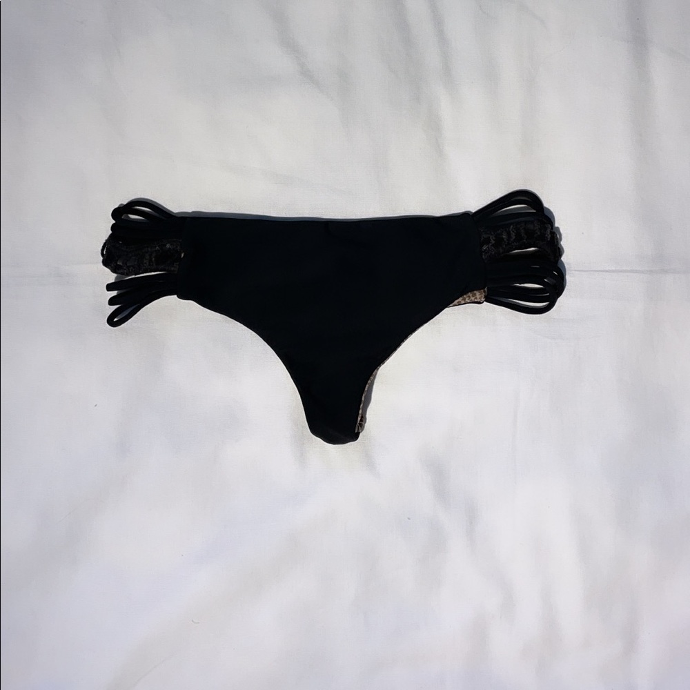 Black acacia bottoms